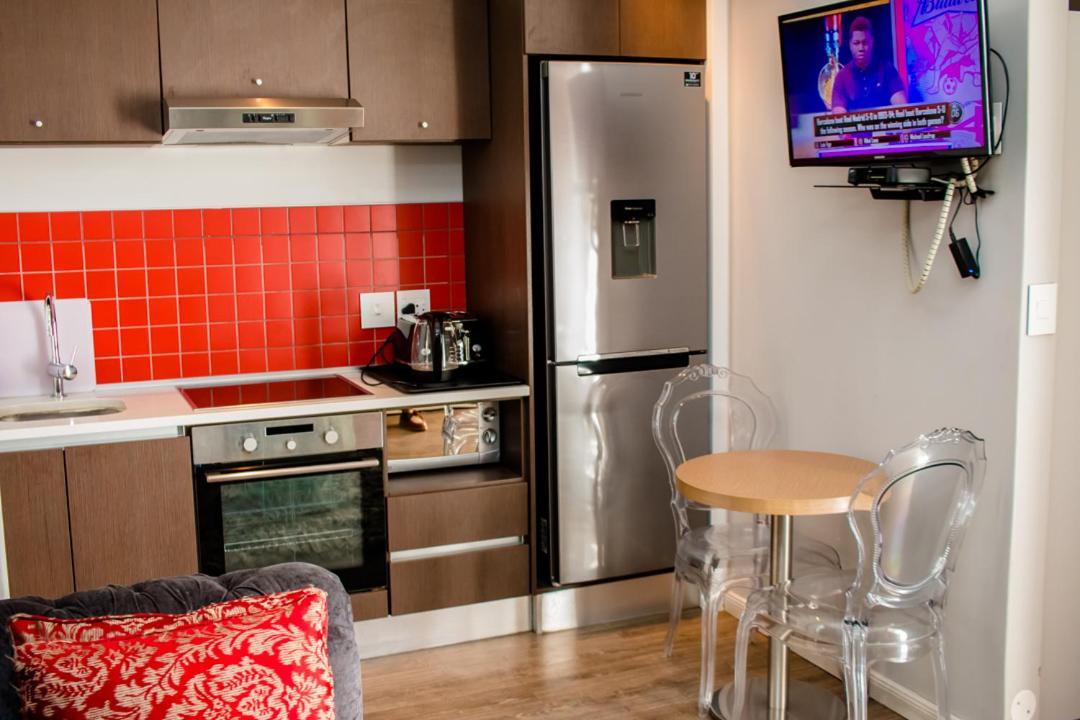 Urban Oasis Apartments At Paragon Виндхук Экстерьер фото