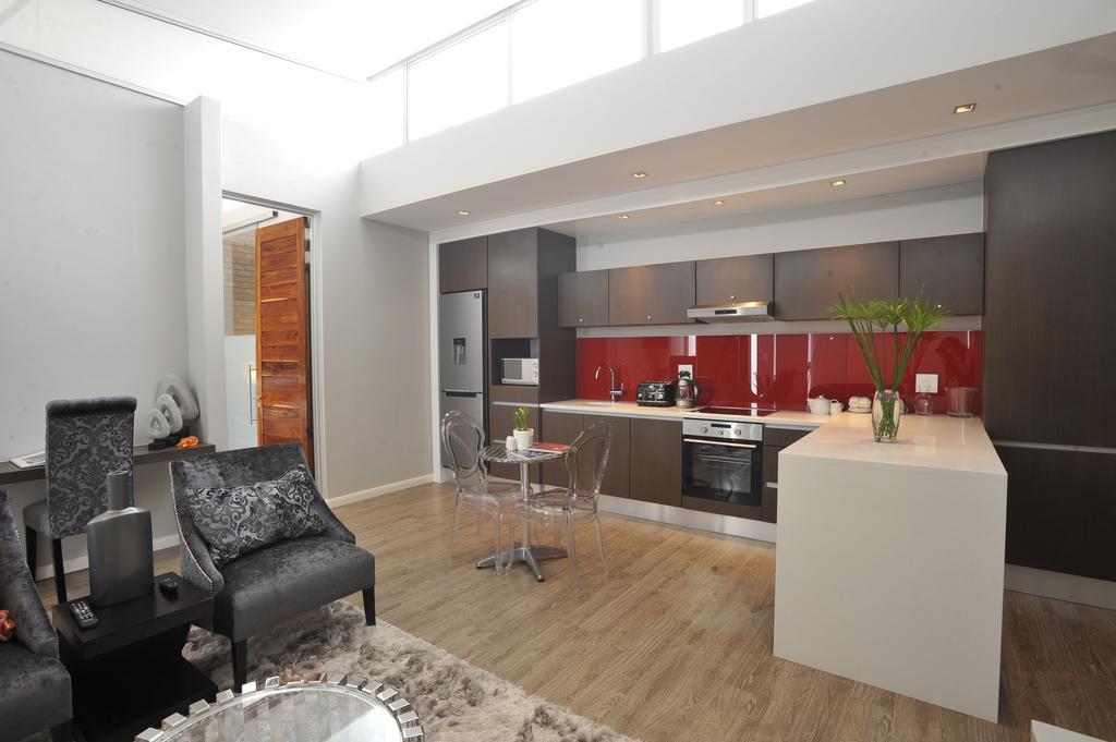 Urban Oasis Apartments At Paragon Виндхук Экстерьер фото